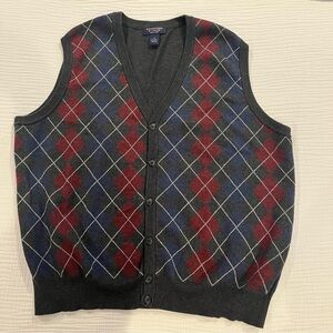Roundtree & Yorke Argyle Sweater Vest - Charcoal & Burgundy Wool/Cotton Blend